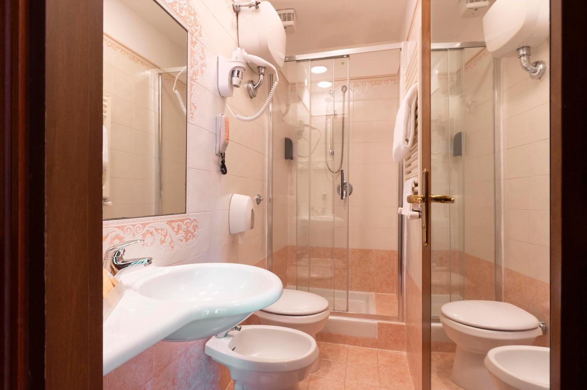 Camera Matrimoniale con Bagno Privato Esterno