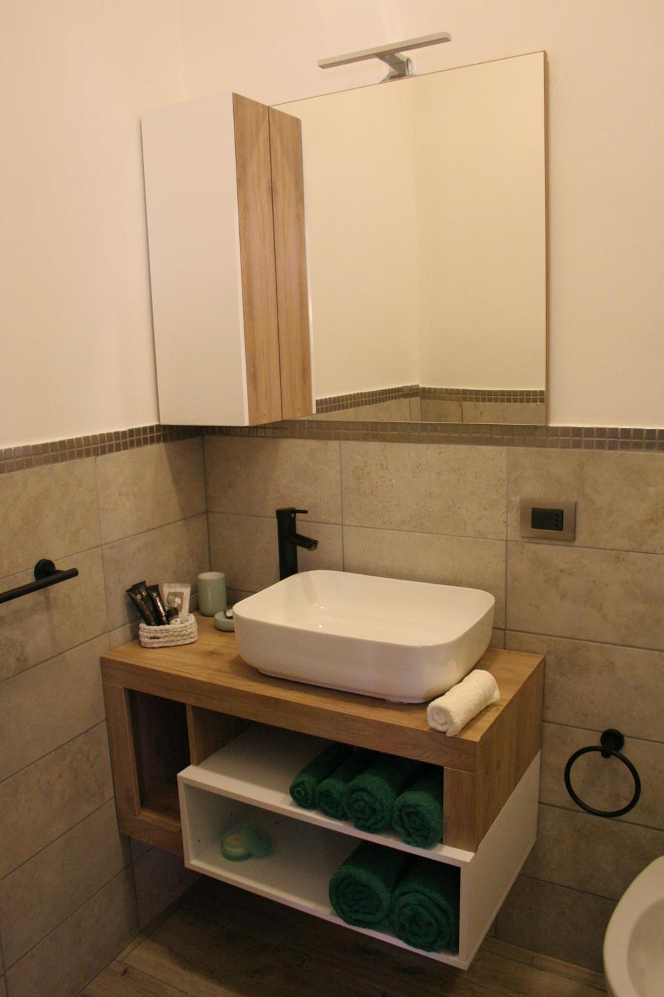 Deluxe Room (2 Adults + 1 Child),1605608759:JPEG