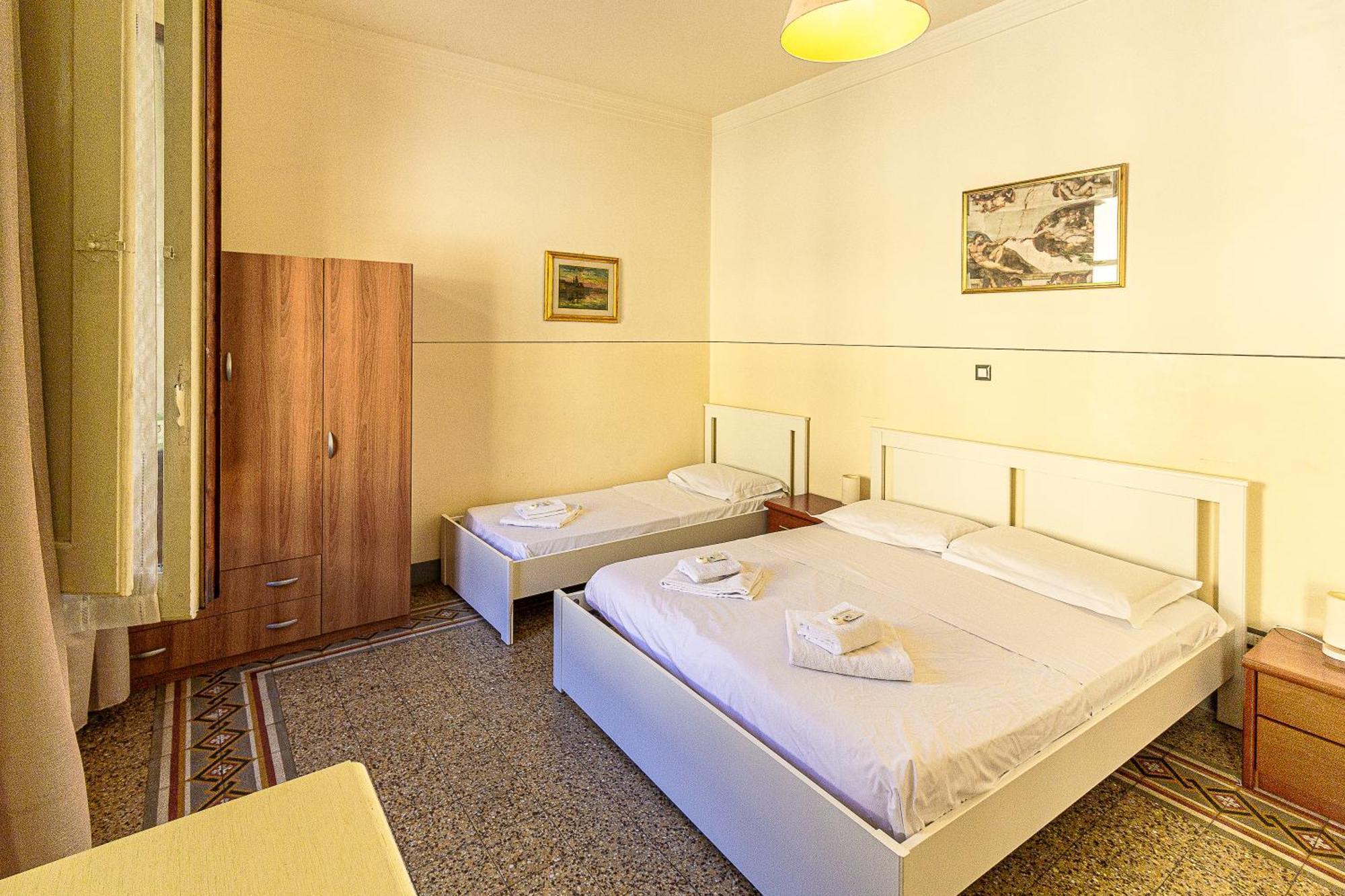 Camera Tripla con Bagno in Comune