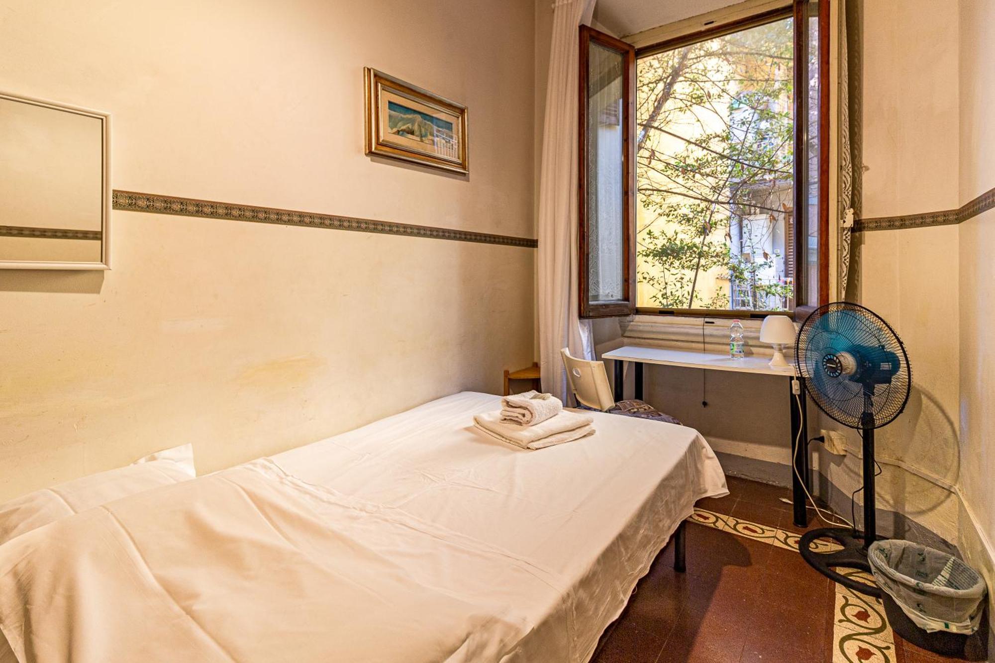 Camera Singola Standard con Bagno in Comune