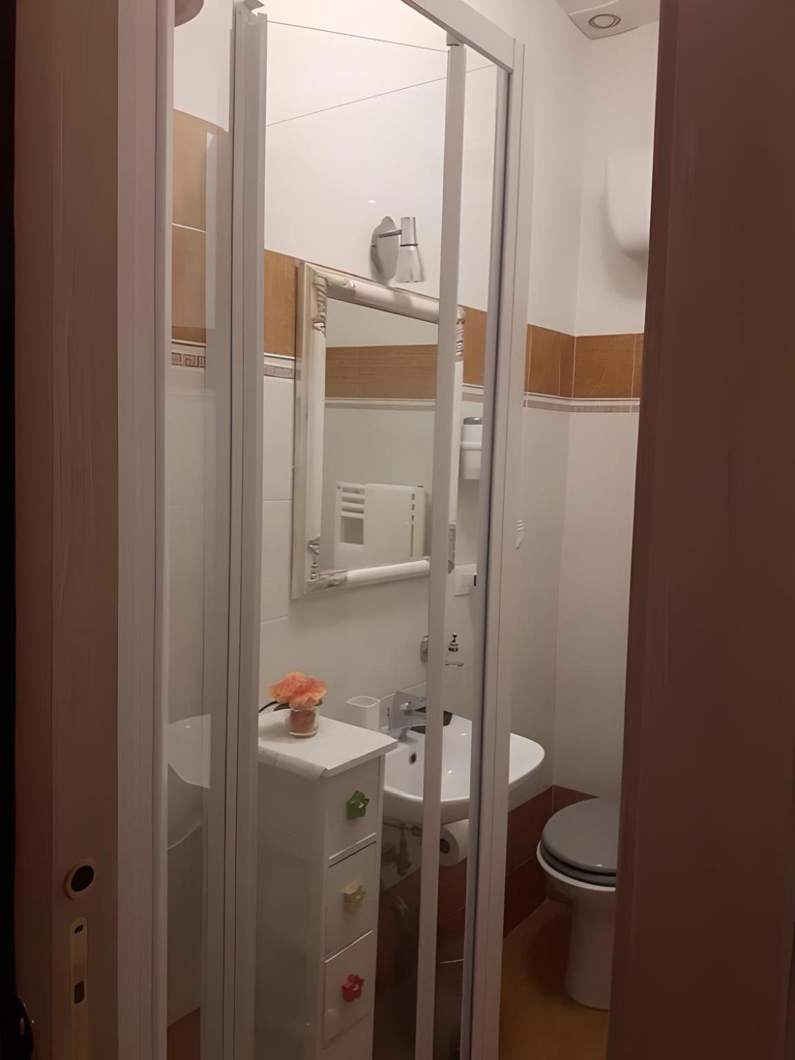 Camera Tripla