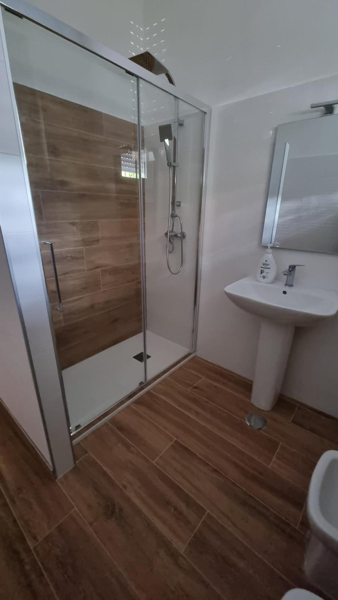 Quadruple Room Bathroom,1619052163:JPEG