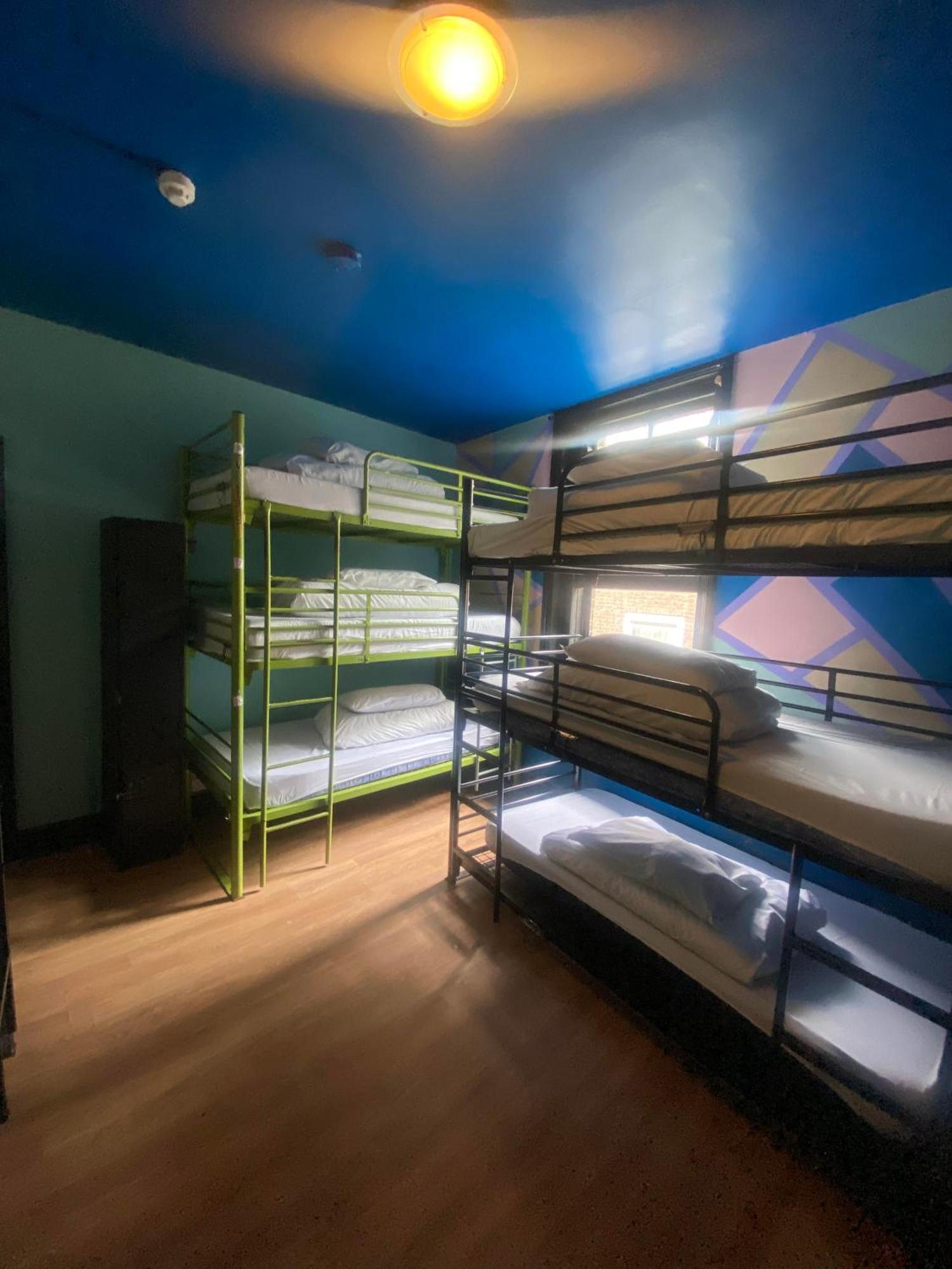 Dormitorio Misto con 10 Letti