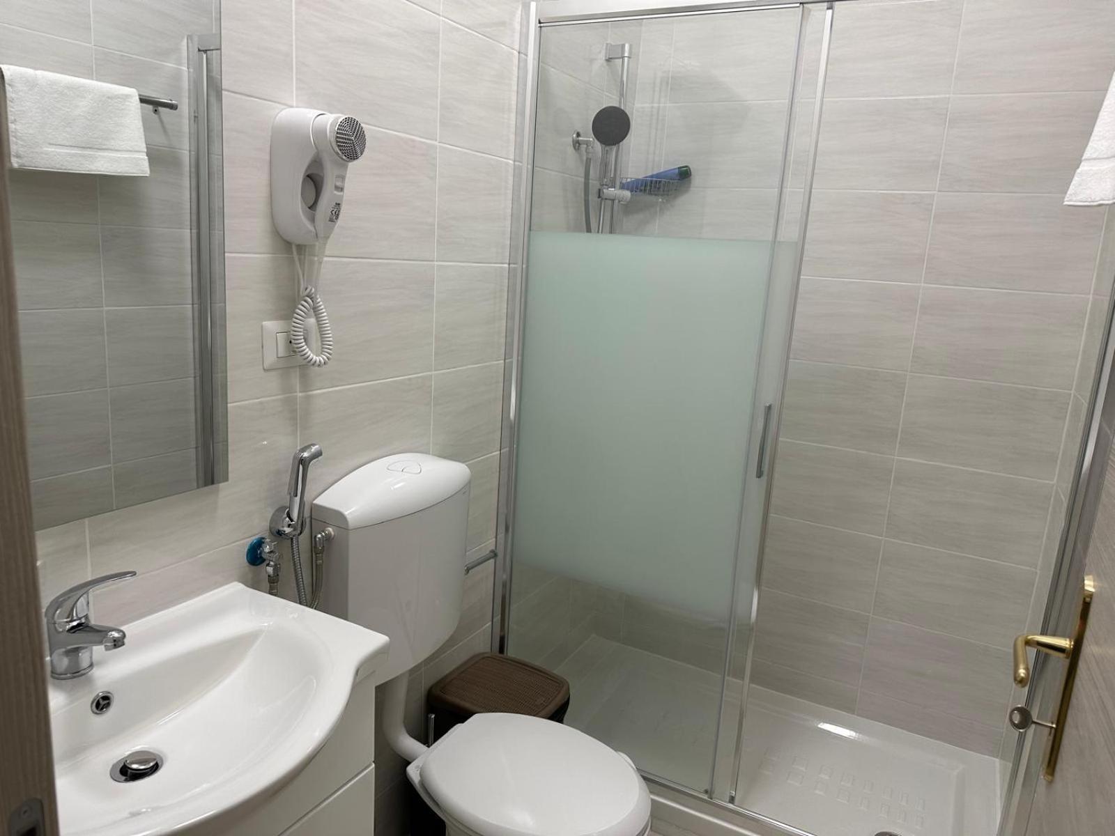 Camera Matrimoniale con Bagno Privato
