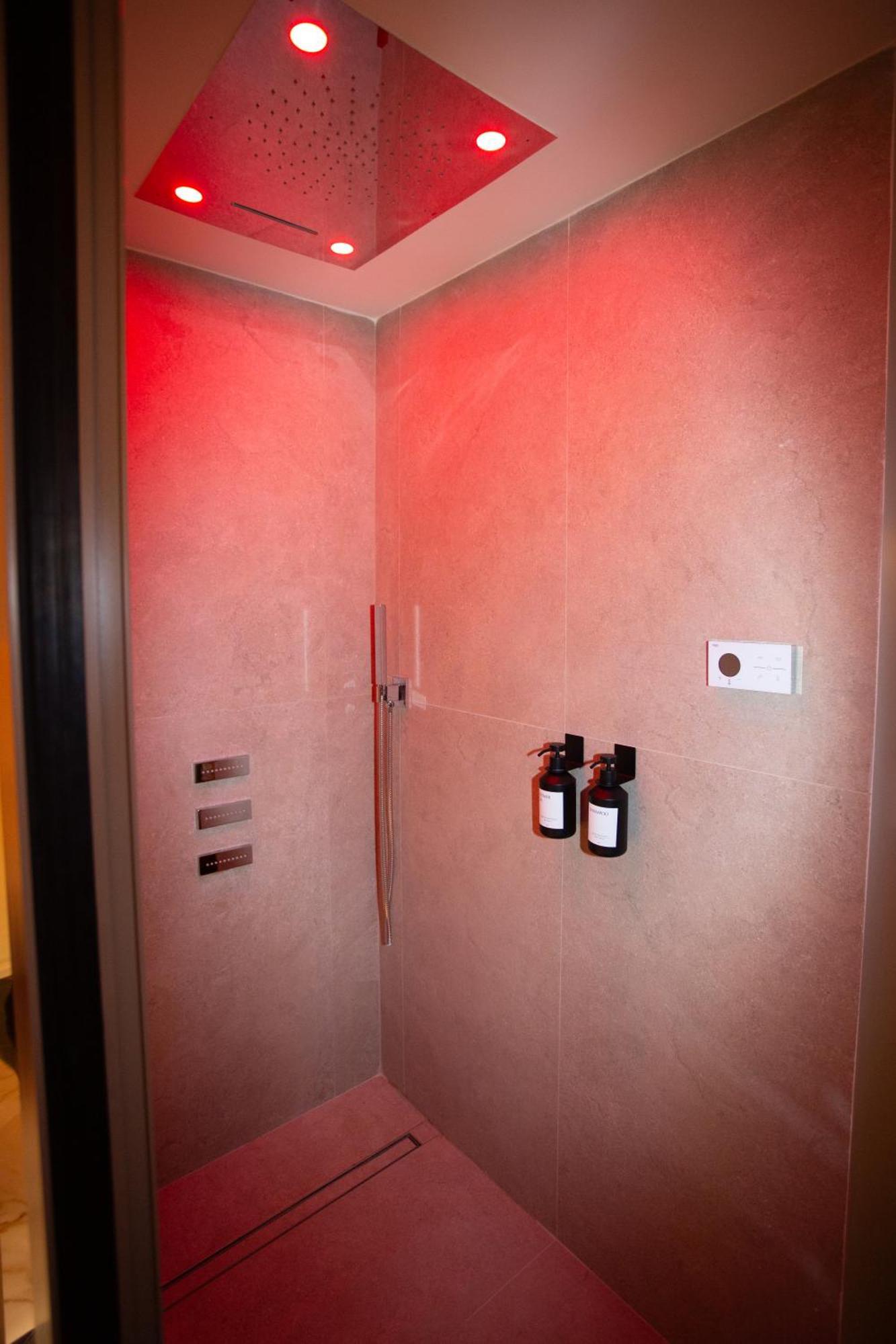 Suite Hot Tub,1632262727:JPEG