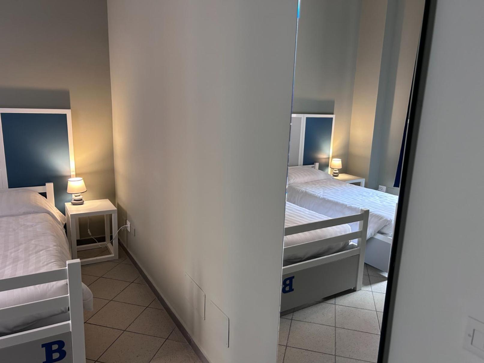 Camera Matrimoniale/Doppia con Letti Singoli con Bagno Privato
