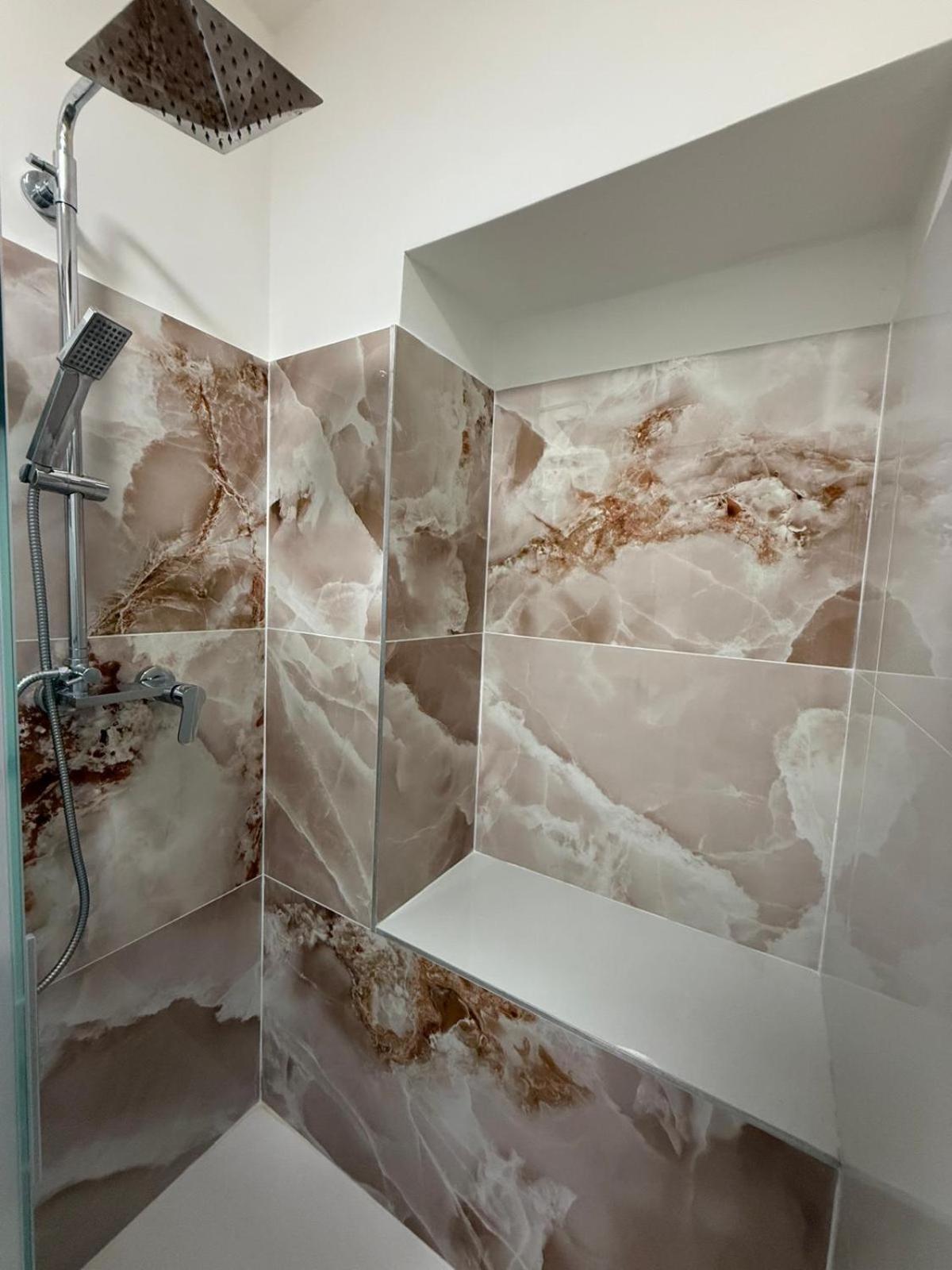 Camera Singola con Bagno Privato Esterno