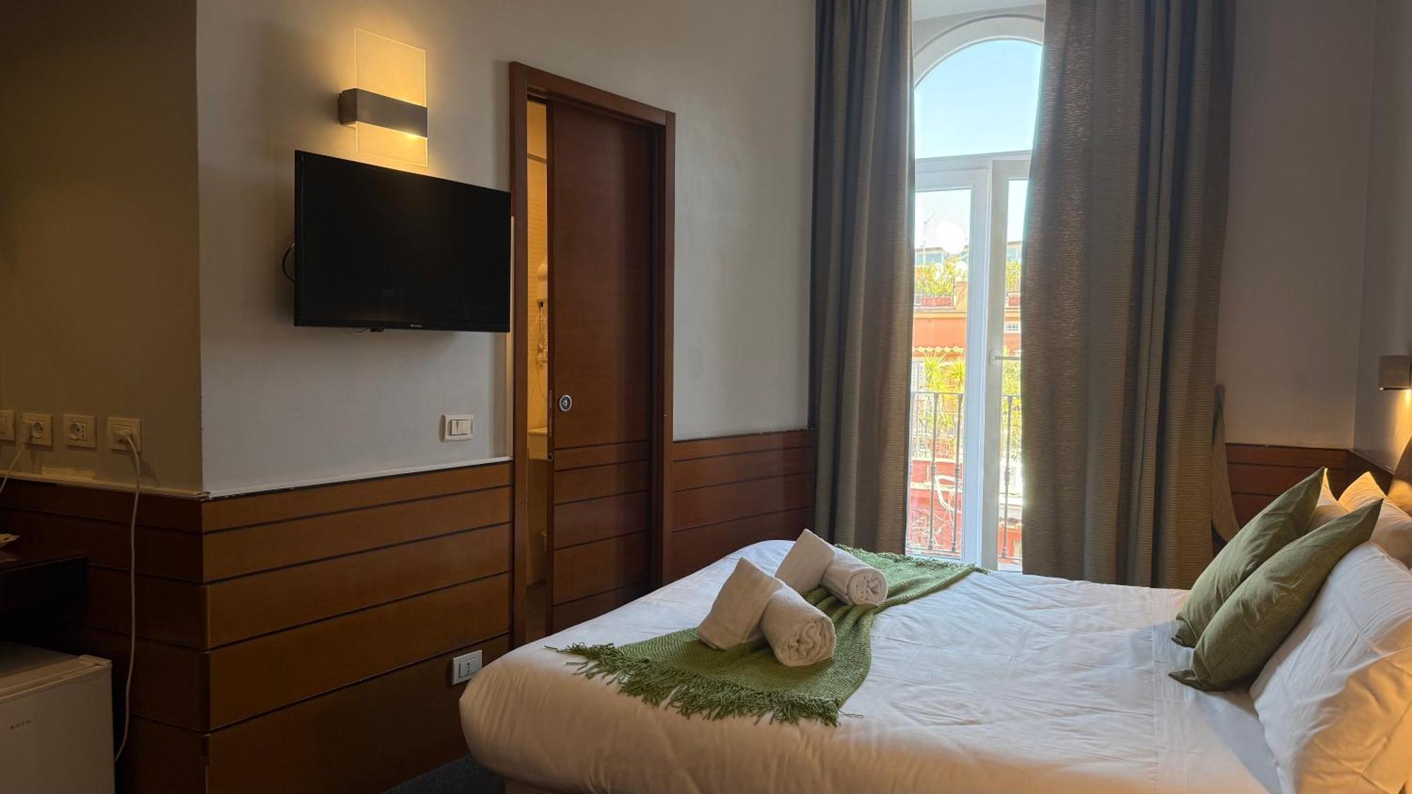 Triple Room,1658836619:JPEG