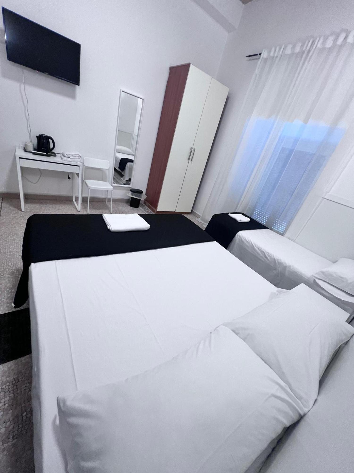 Camera Tripla Economy con Bagno in Comune