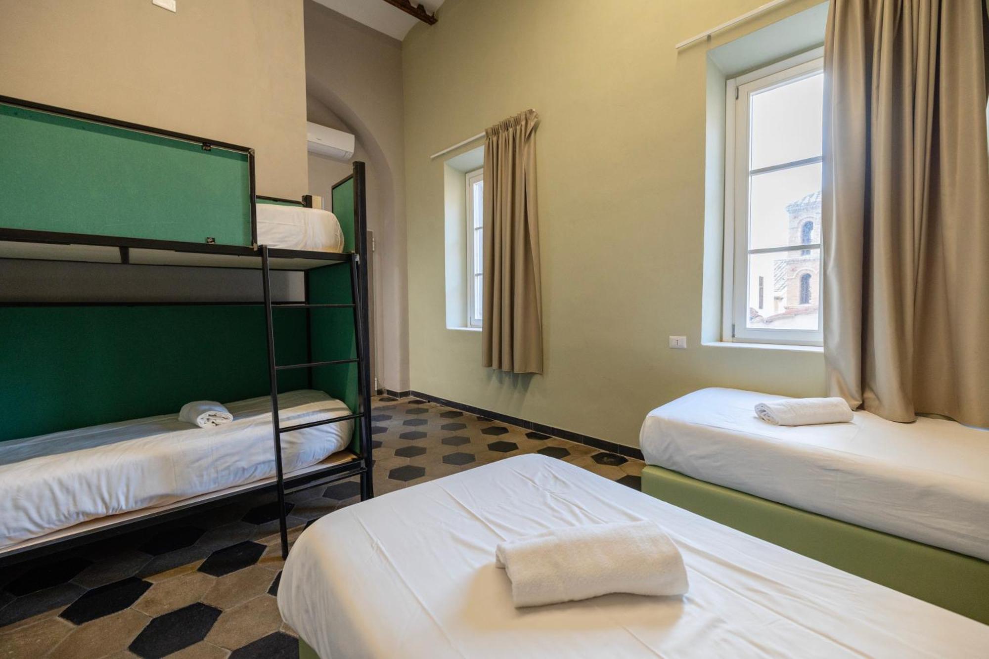 Camera Familiare con Bagno in Comune