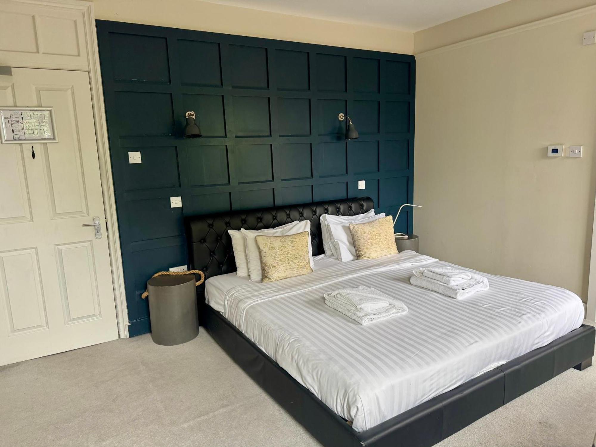 Superior King Room,1672586269:JPEG