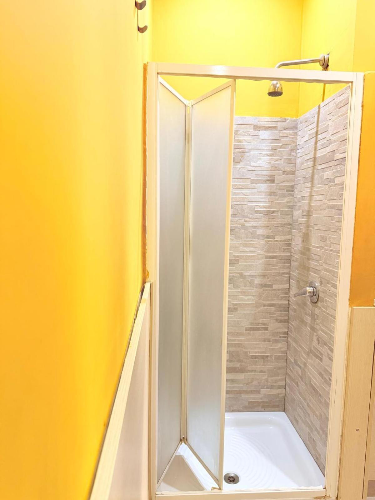 Camera Singola con Bagno Privato