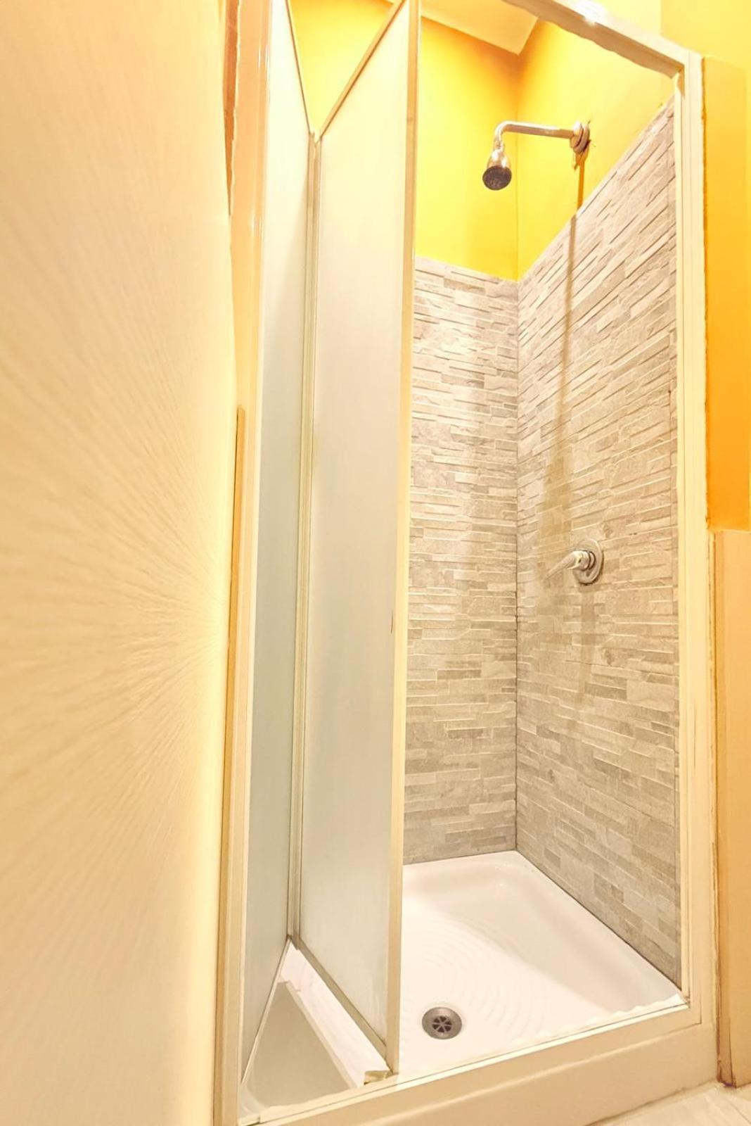 Camera Matrimoniale/Doppia con Letti Singoli con Bagno Privato