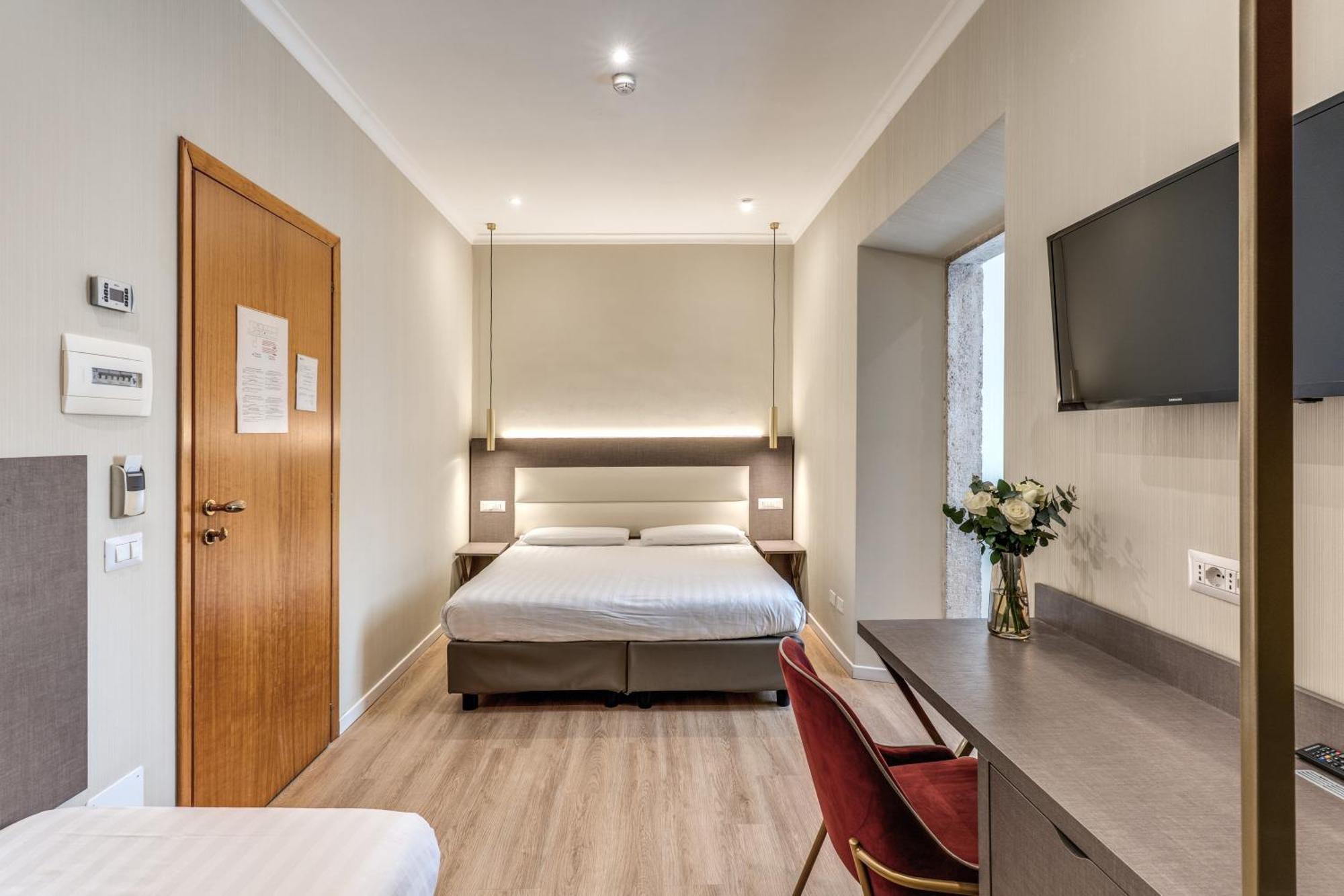 Camera Tripla
