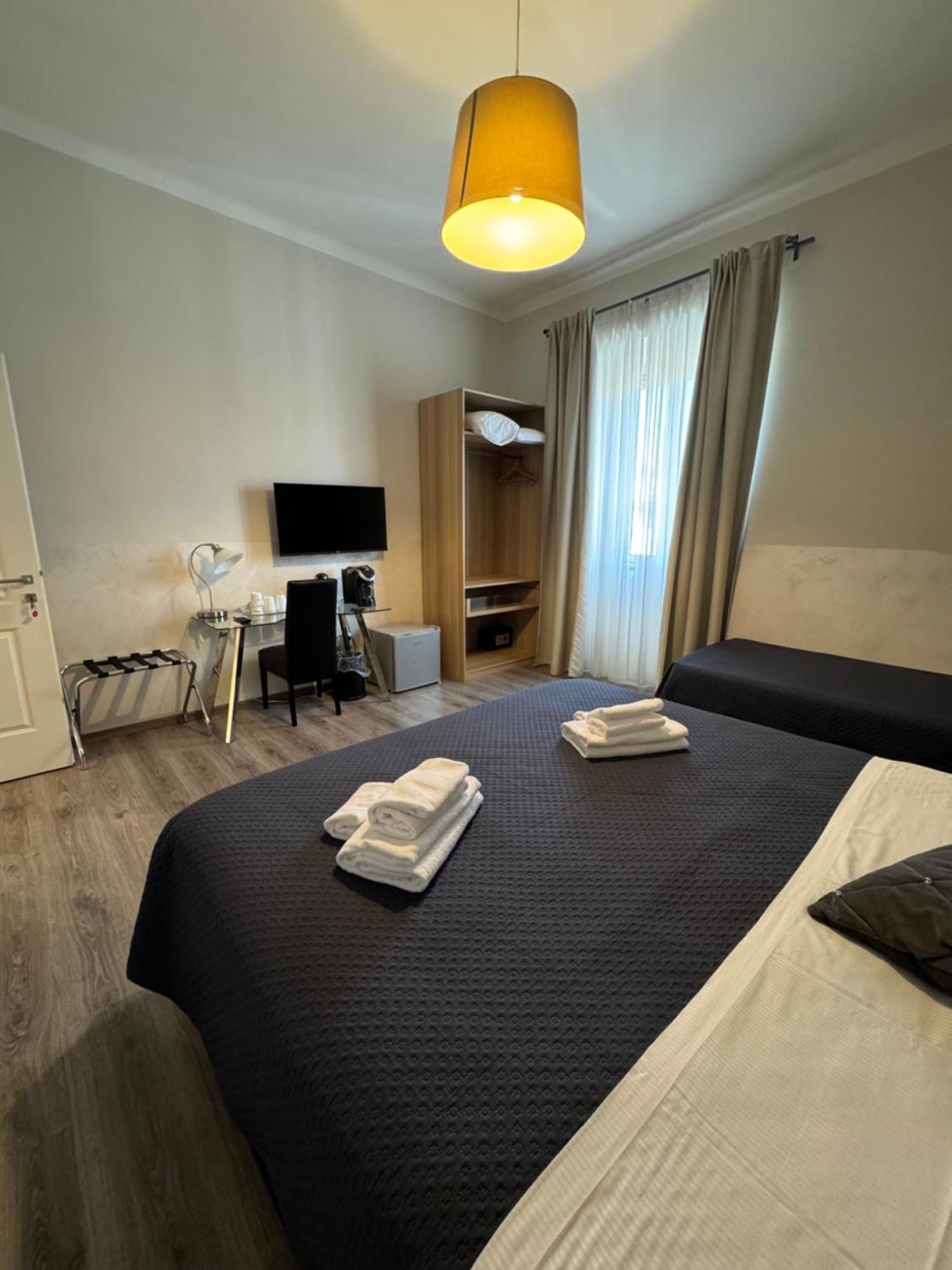 Deluxe King Room,1682962143:JPEG