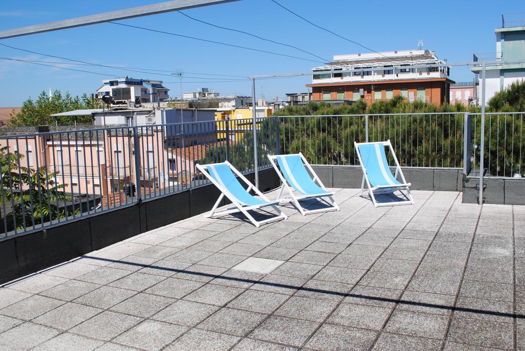 Family Room Terrace,1673940204:JPEG