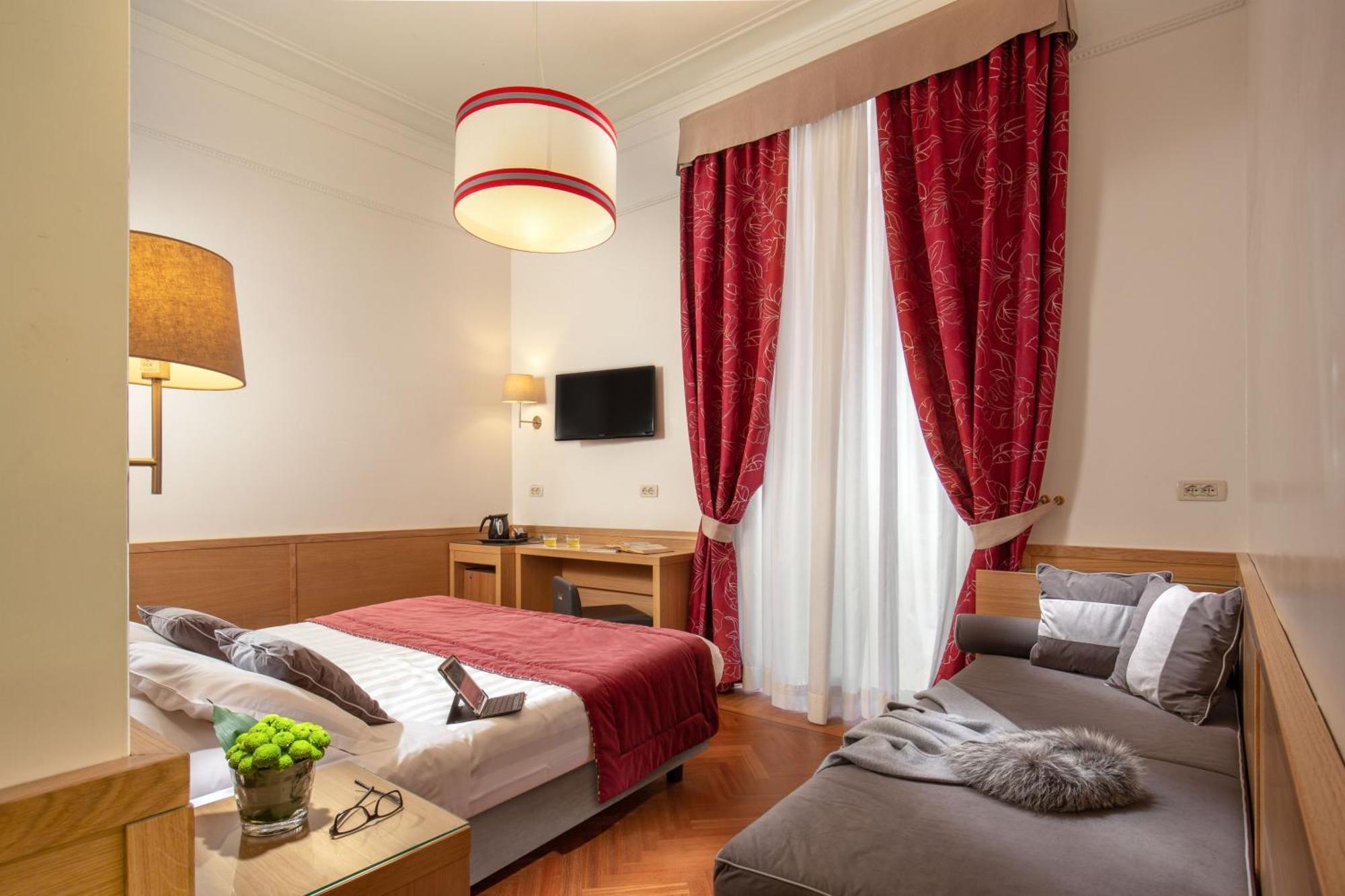 Triple Room,1697792667:JPEG