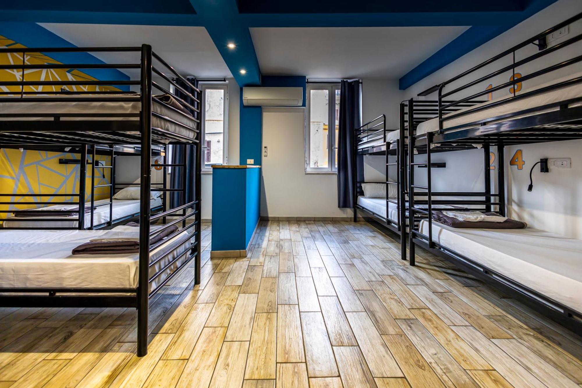 Posto Letto in Dormitorio Misto con 8 Letti