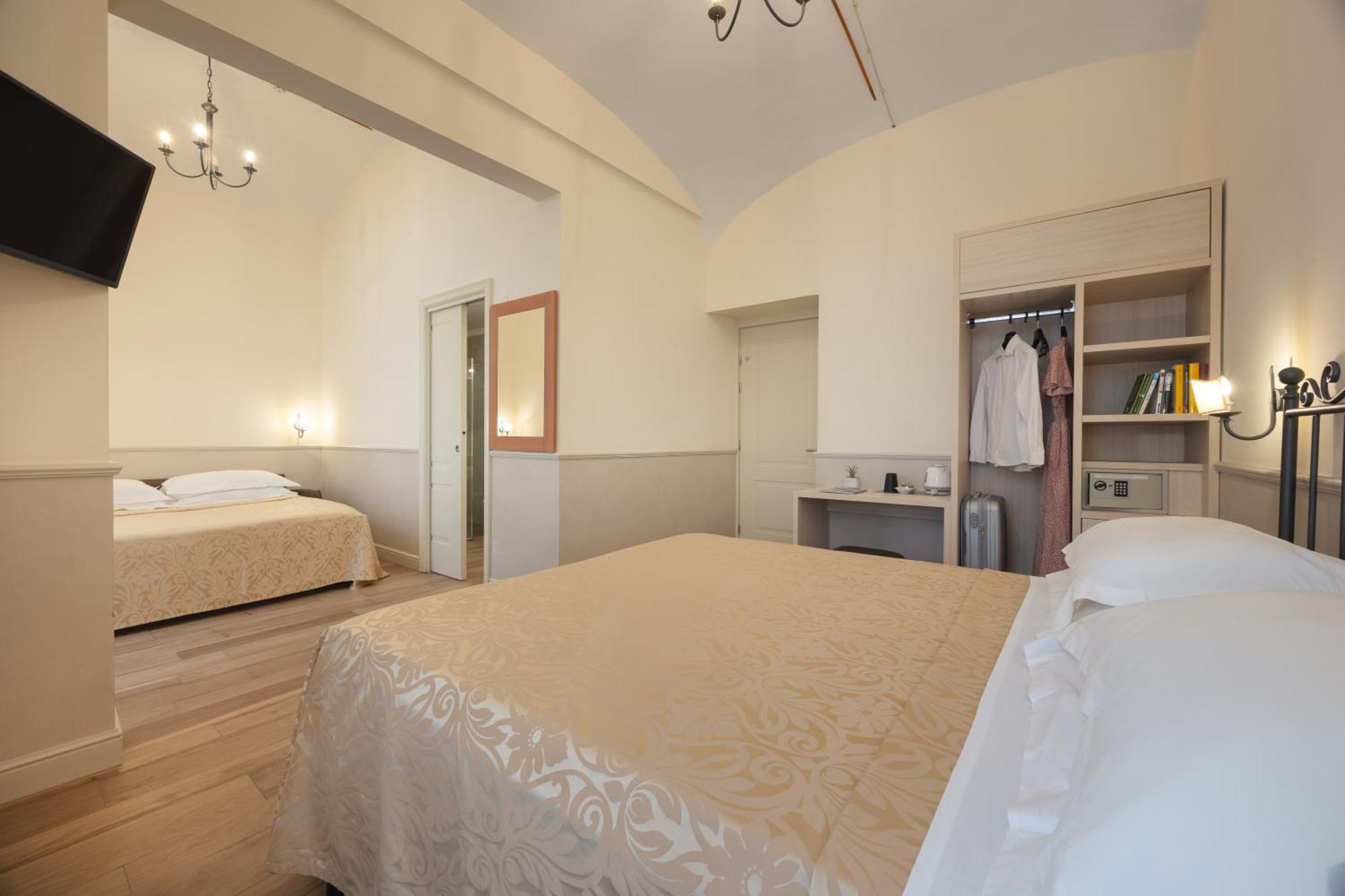 Camera Familiare con Bagno Privato