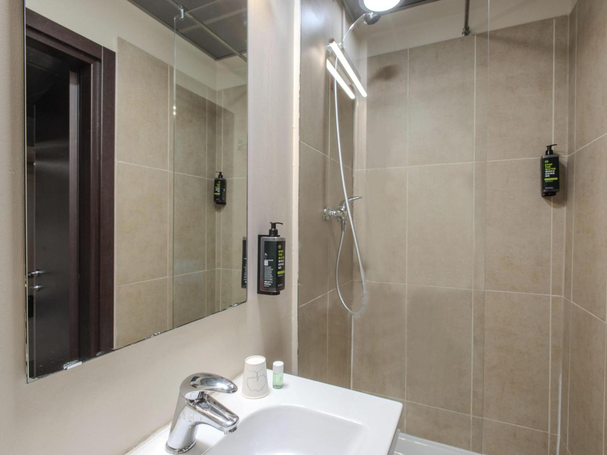 Single Room,1742590147:JPEG