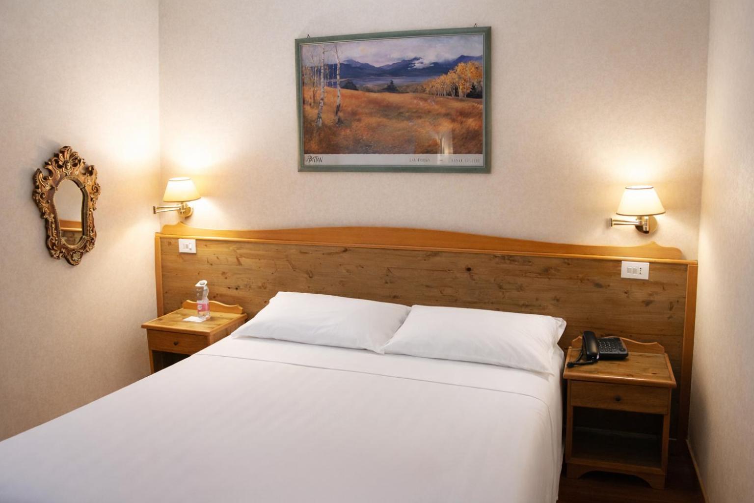 Twin Room,1756404422:JPEG