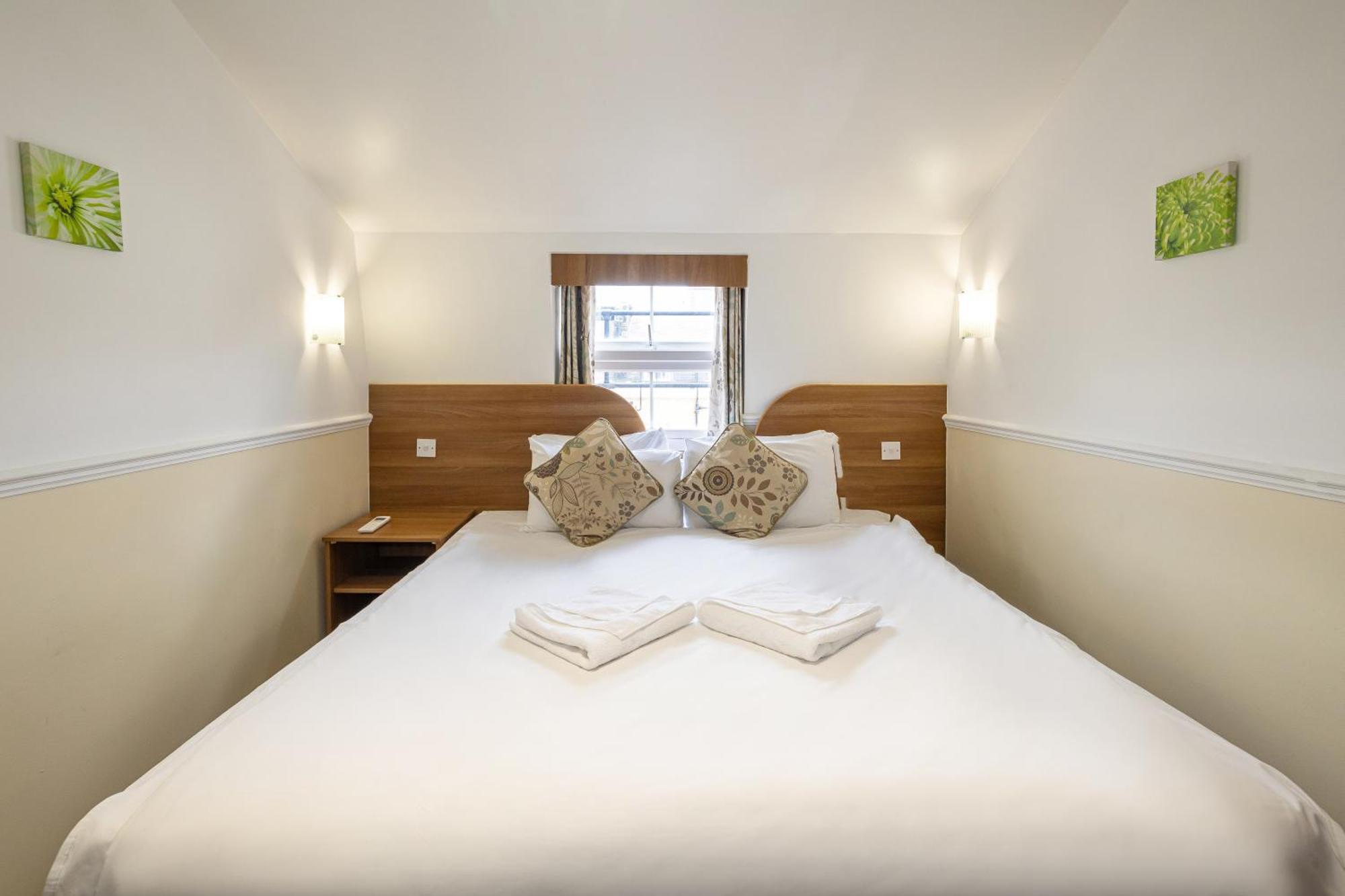 Double Room,1765197290:JPEG
