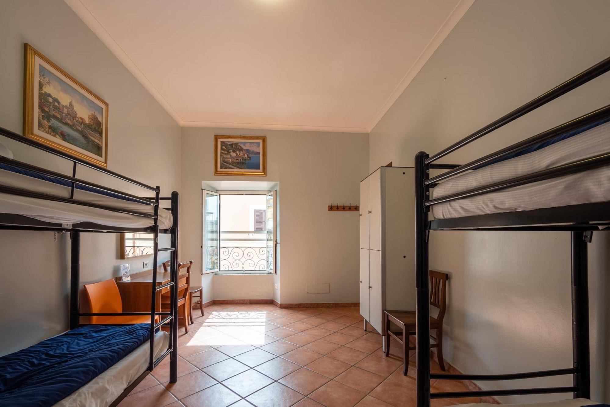 Bed 4-Bed Mixed Dormitory Room Ensuite
