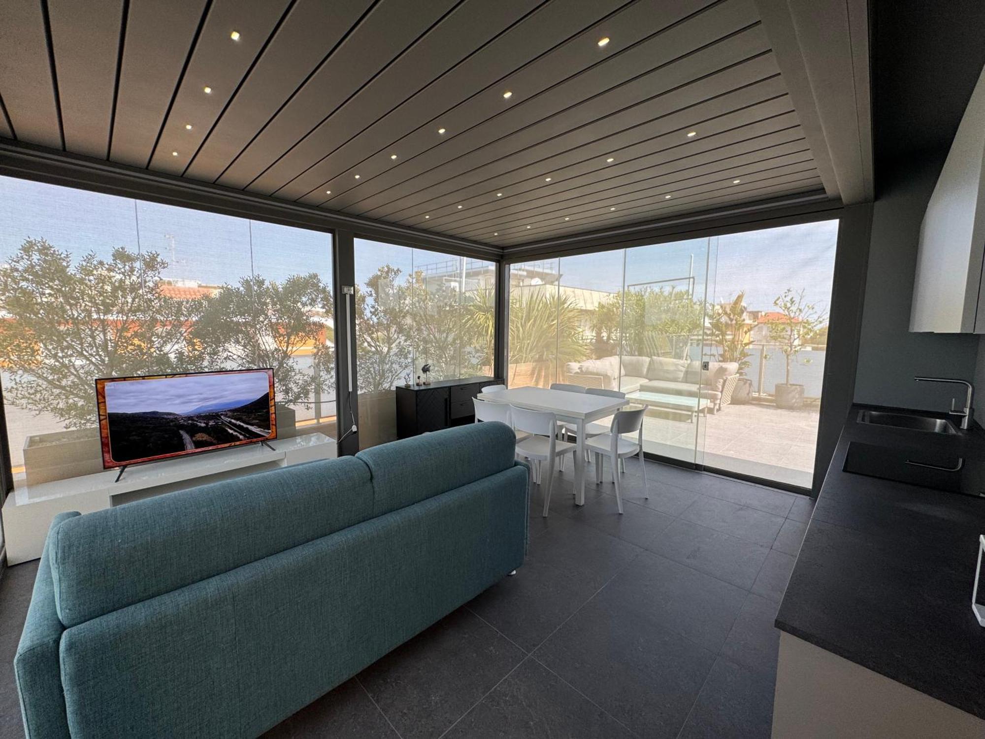 Attico con 2 Camere da Letto, Terrazza Privata, Vasca da Bagno e Vista Panoramica
