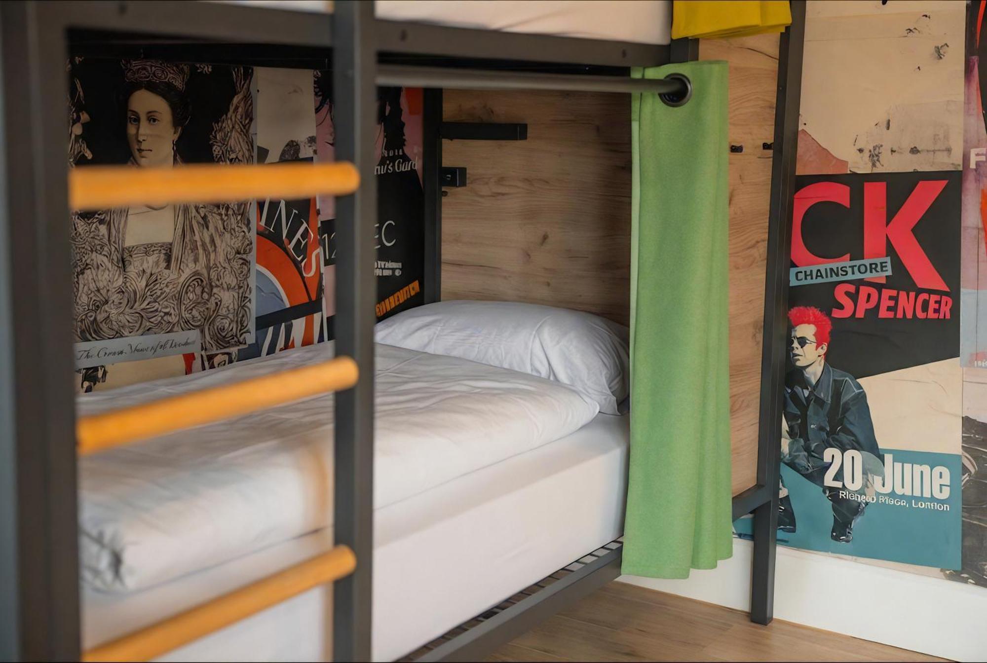 Posto Letto in Dormitorio con 6 Letti