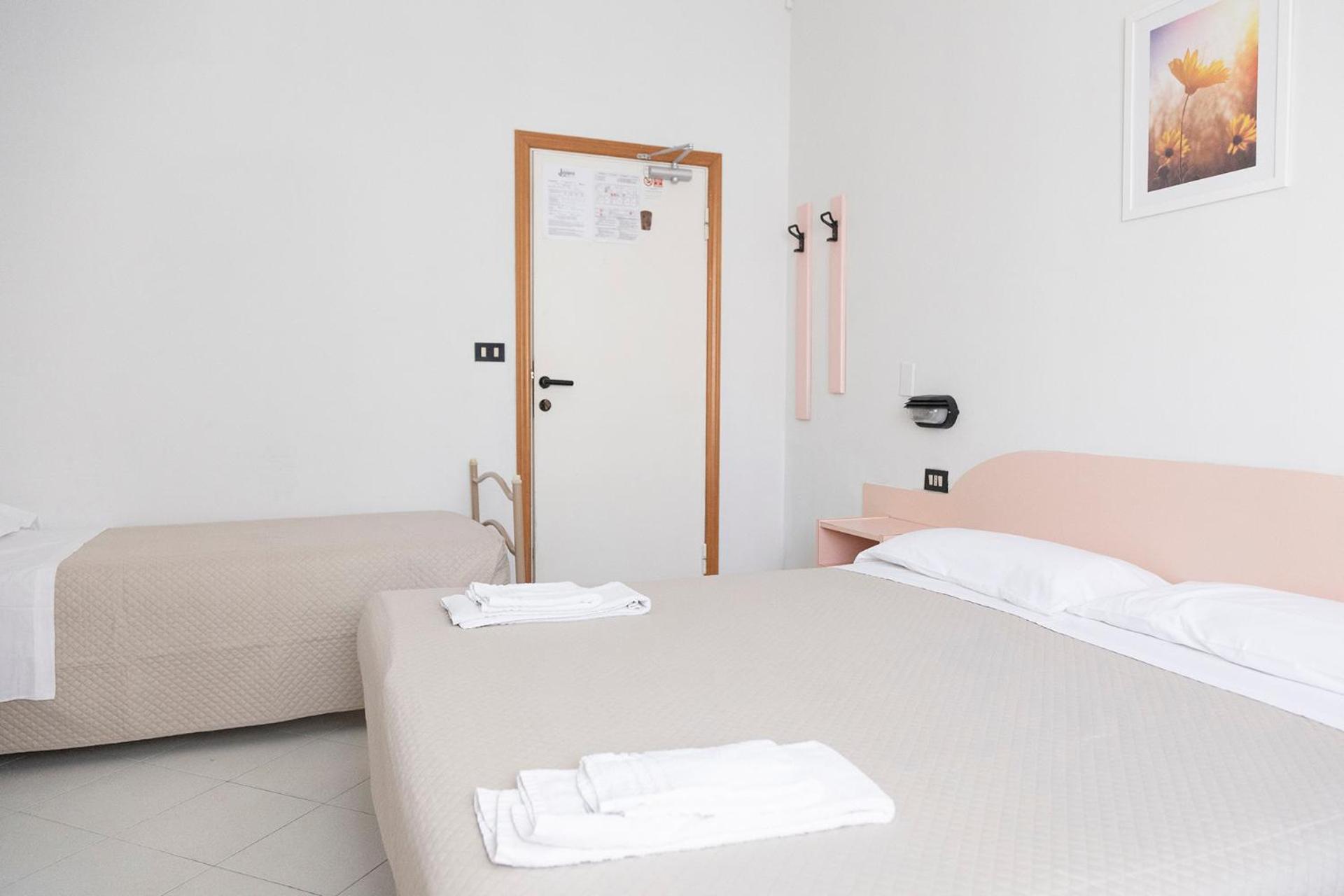 Camera Matrimoniale con Letto Supplementare