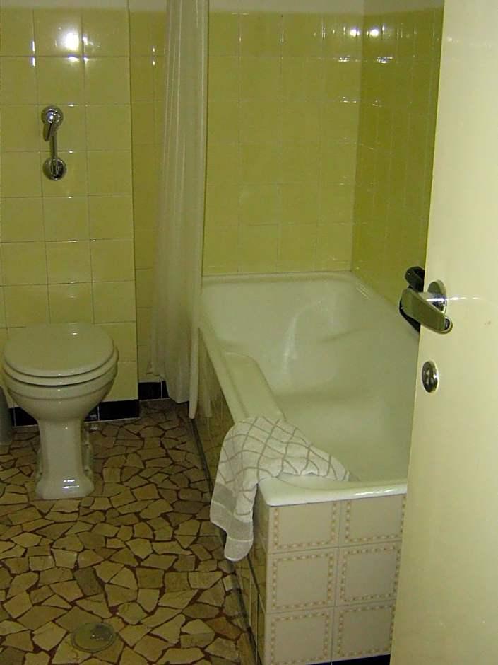 Family Room Private Bathroom