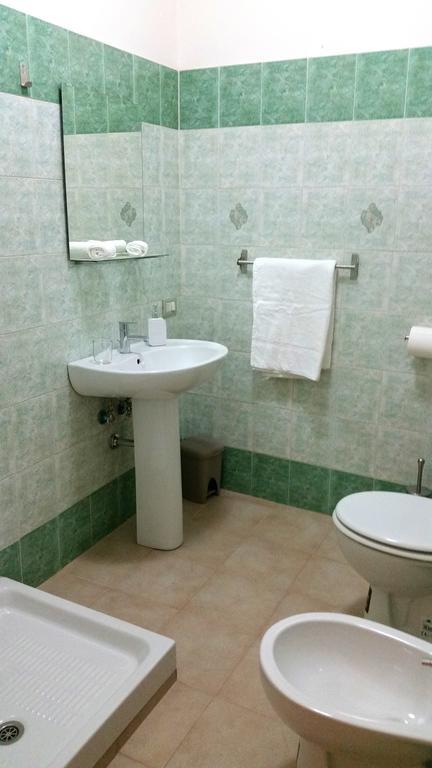 Camera Matrimoniale con Bagno in Comune
