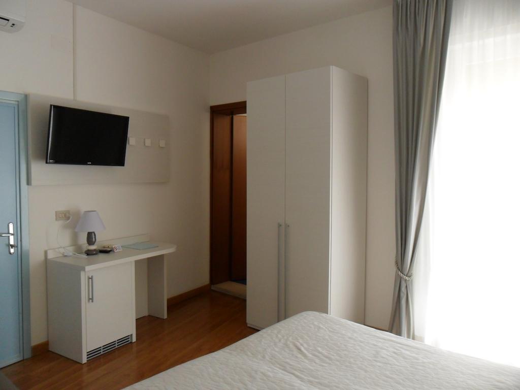 Triple Room balcony side Sea View,193245313:JPEG