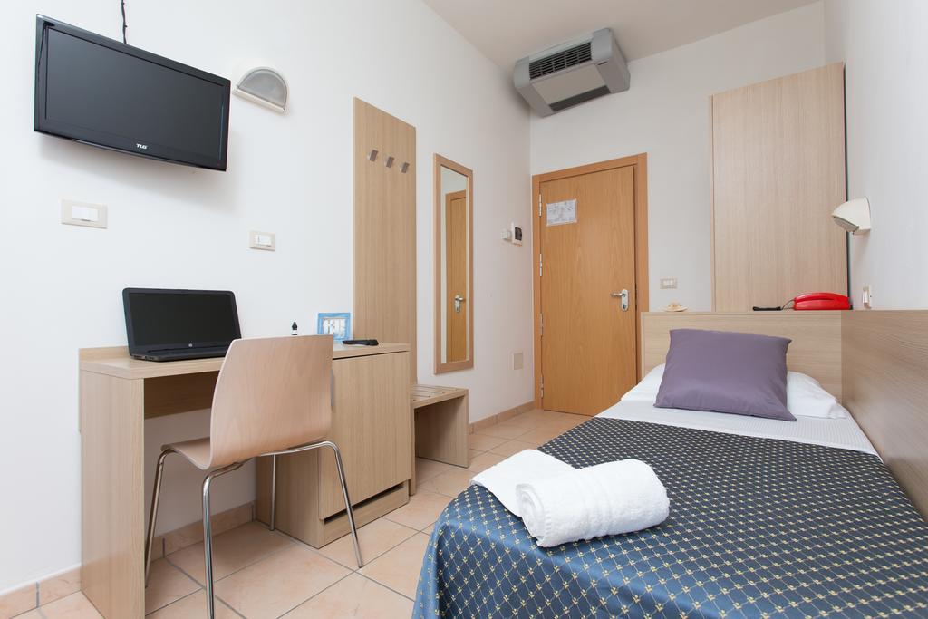 Large Single Room,240574221:JPEG