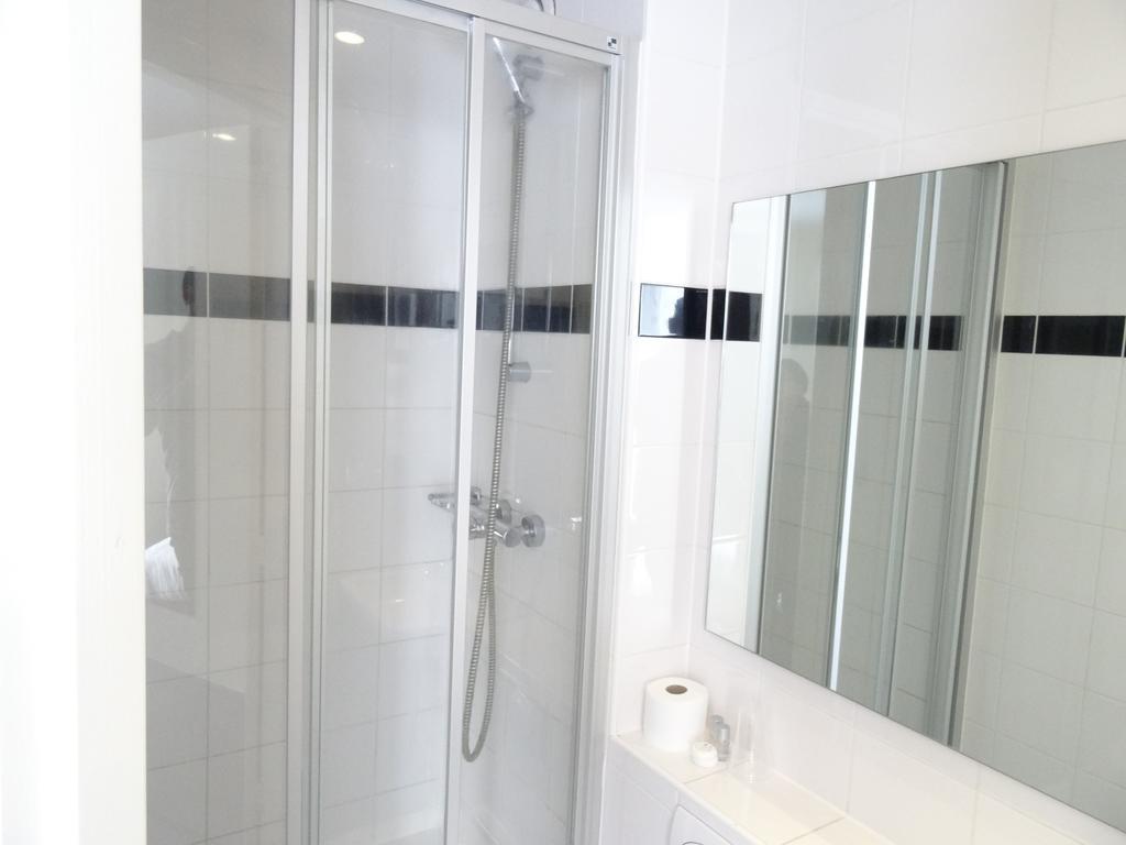 Standard Single Room with Shower,686118510:JPEG