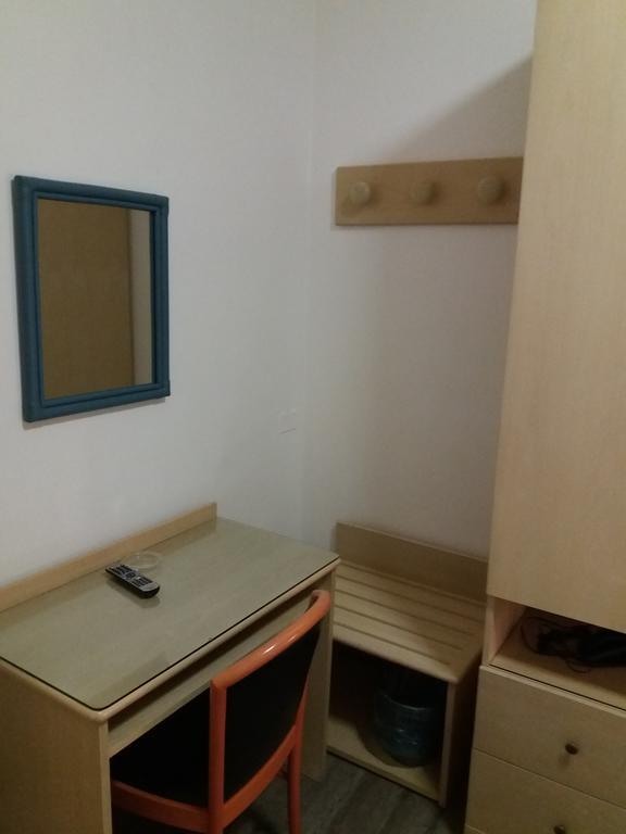 Single Room,379637203:JPEG