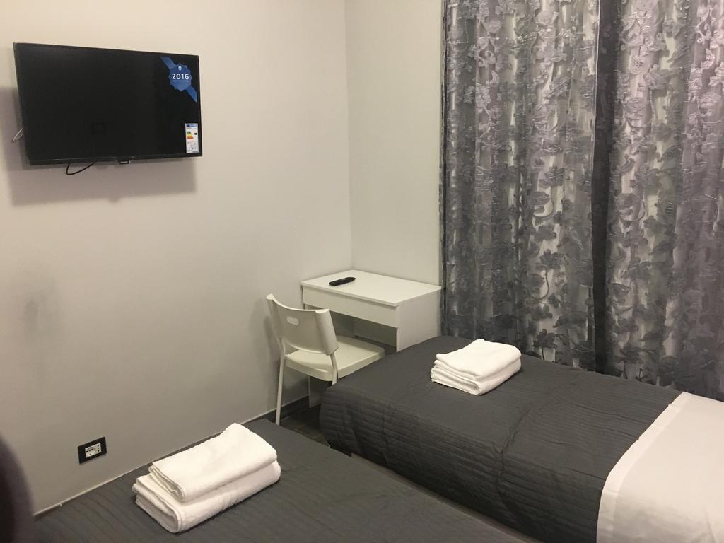 Camera Doppia con Letti Singoli con Bagno