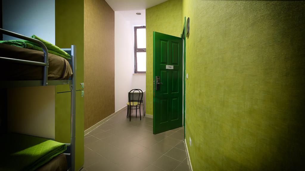 Posto Letto in Dormitorio Misto con 6 Letti