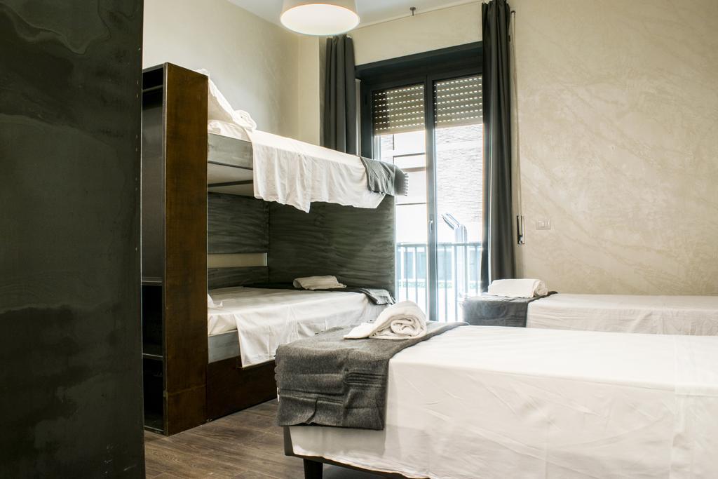 Camera Familiare con Bagno Privato e Doppi Servizi