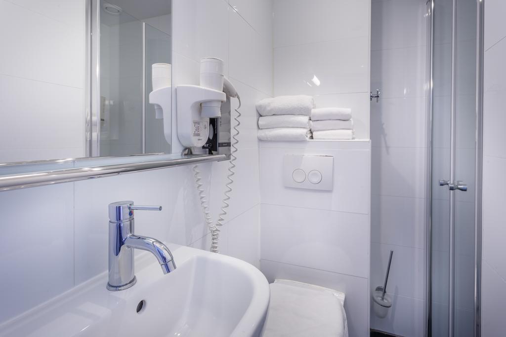 Standard Single Room,688350894:JPEG