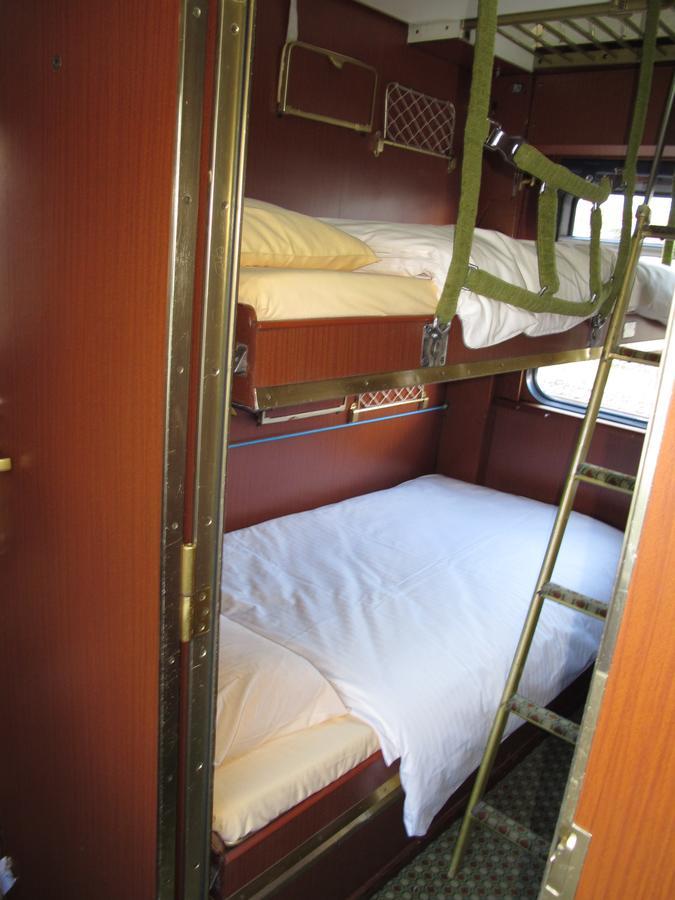 Triple Compartment with Shared Bathroom,713472520:JPEG