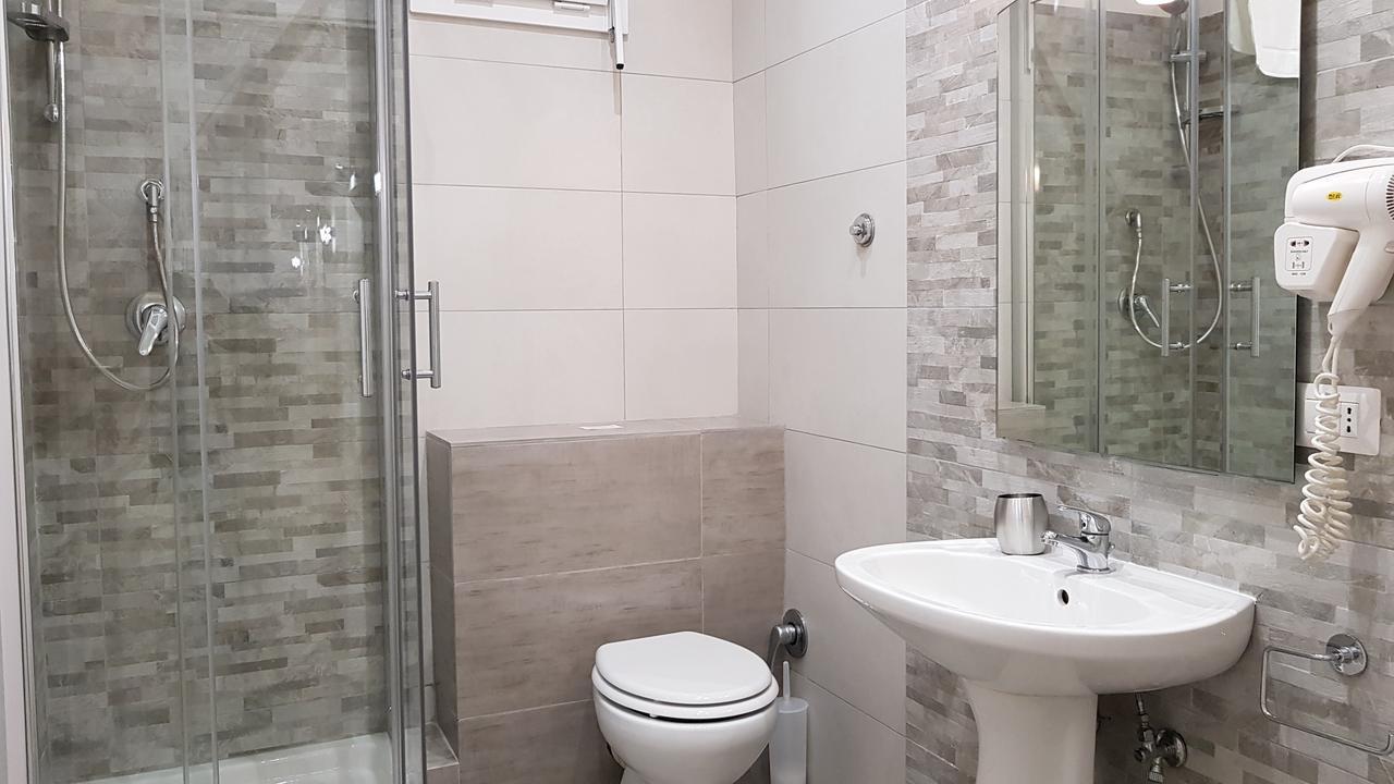 Camera Matrimoniale con Bagno Privato Esterno