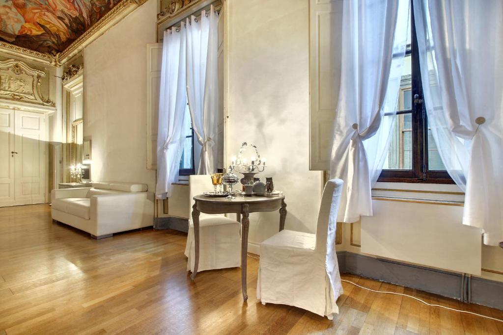 Deluxe Suite,51226132:JPEG