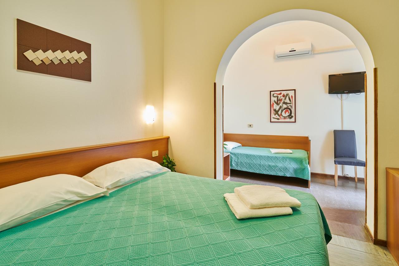 Camera Matrimoniale con Letto Supplementare (3 Adulti)