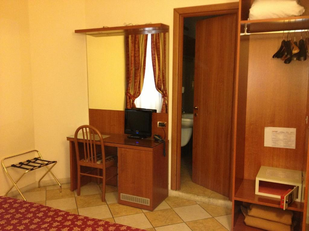 Camera con Letto Matrimoniale alla Francese