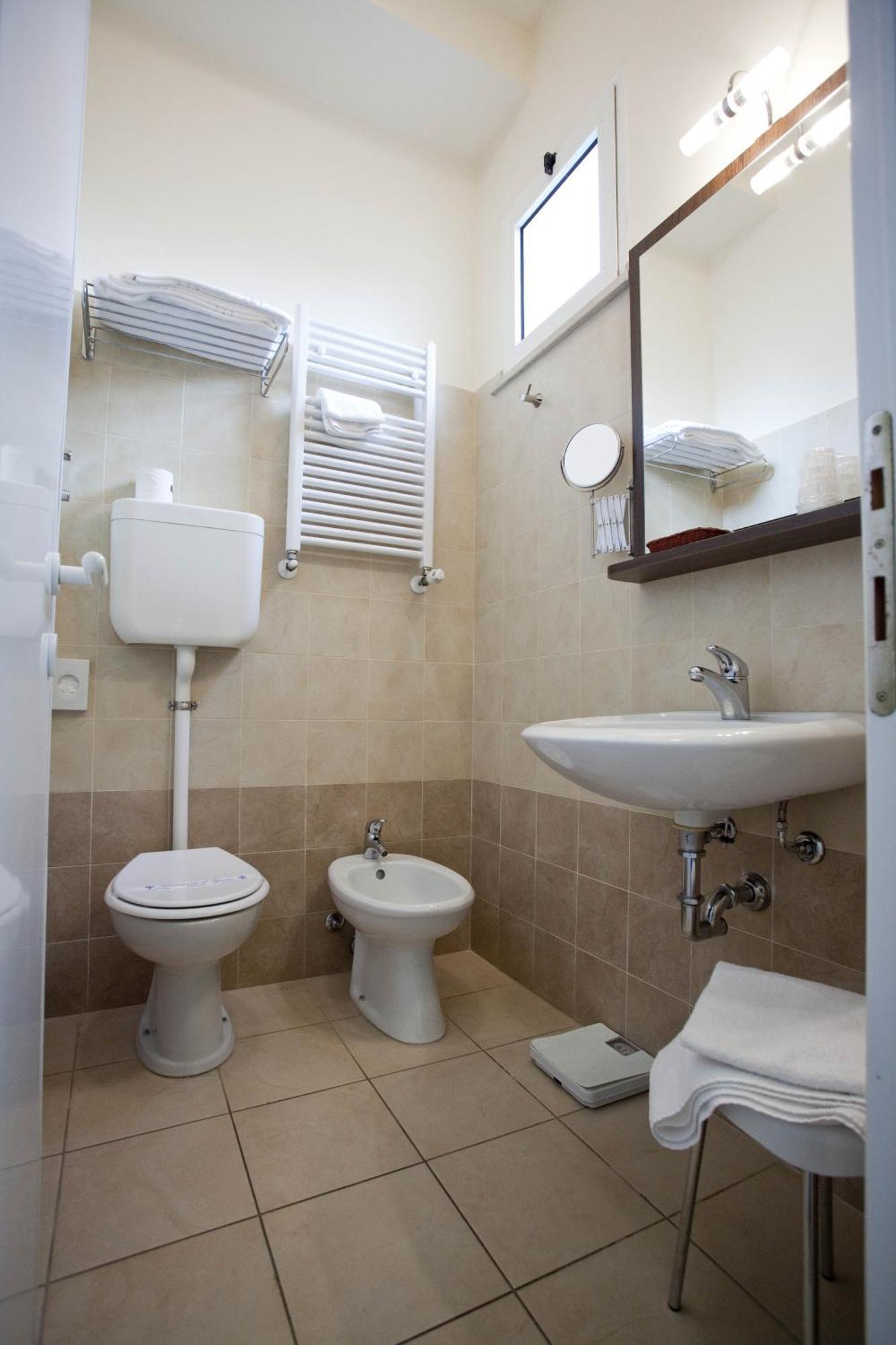 Triple Room,446083857:JPEG