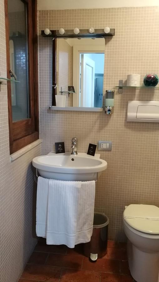 Triple Room Shower,632874999:JPEG