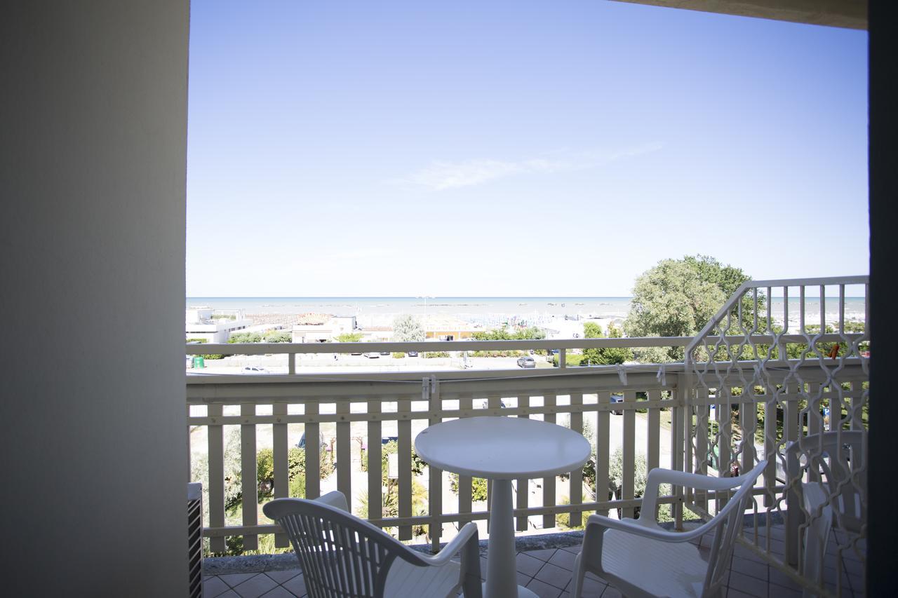 Family Room Frontal Sea View,1580870511:JPEG