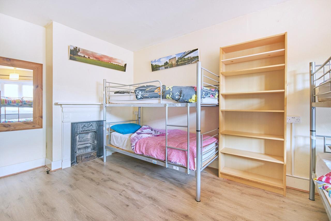 Single Bed 4 Bed Female Dormitory Room