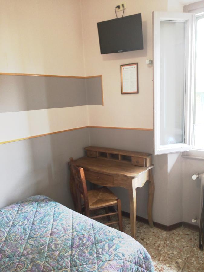 Single Room with Shared Bathroom,644622822:JPEG